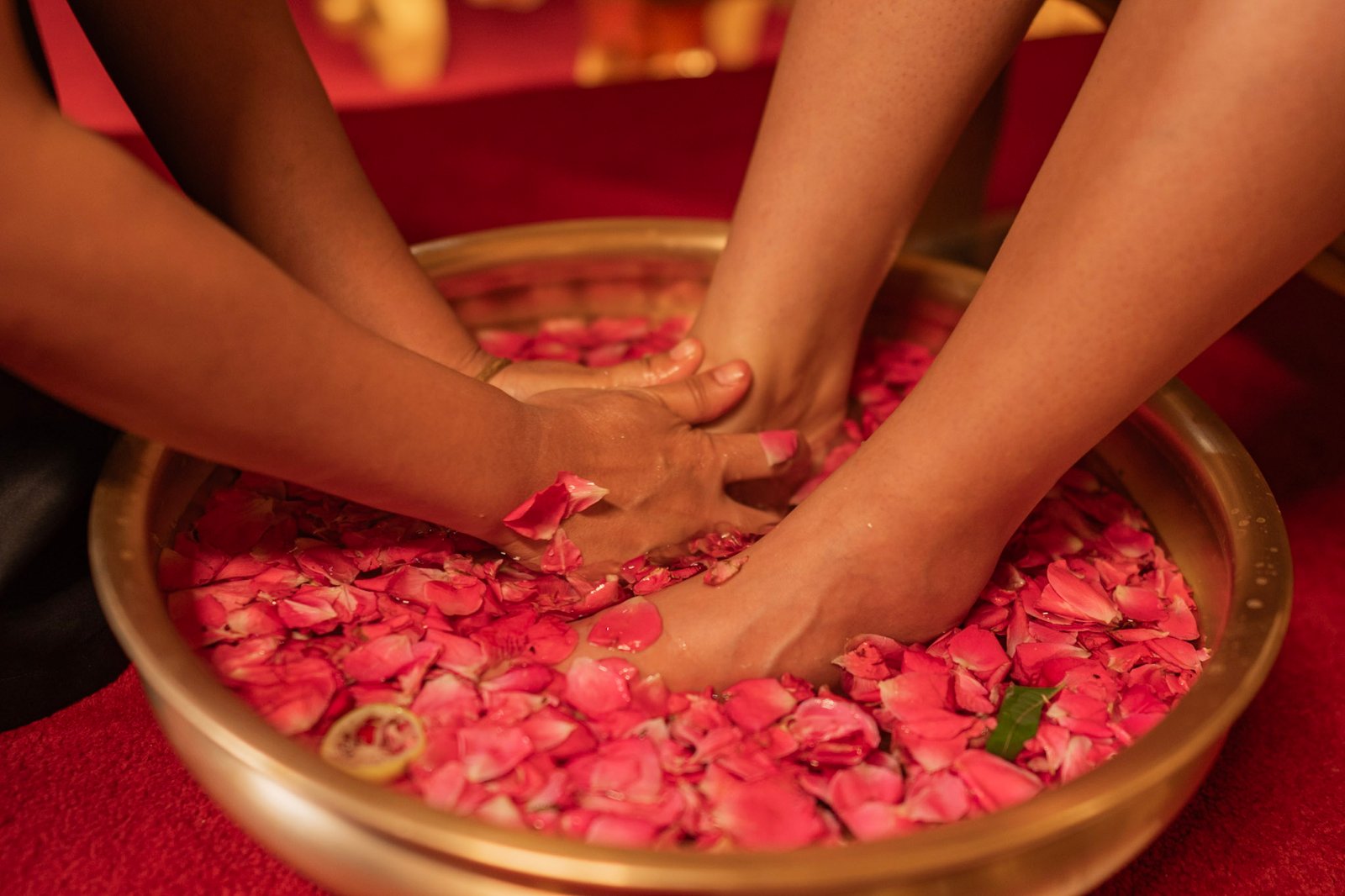 Authentic Thai massage at E Spa Medavakkam, the best spa in Chennai.